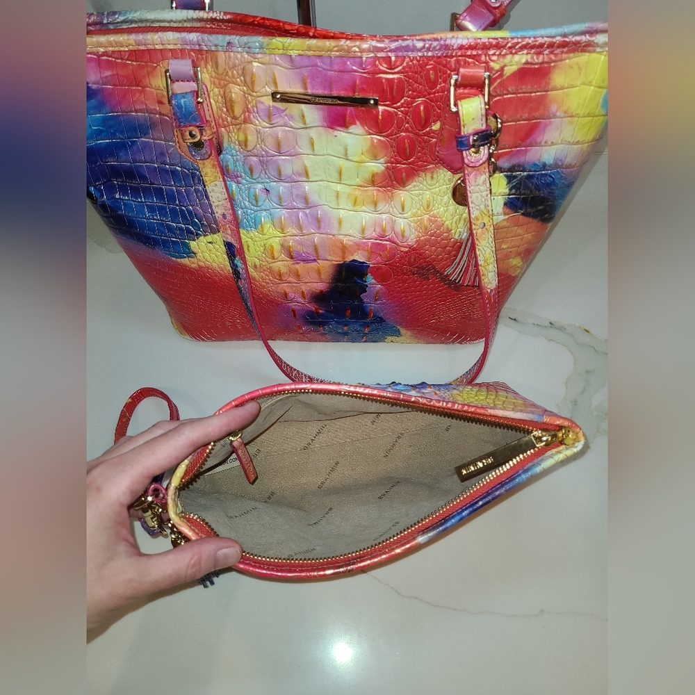 Brahmin Medium Asher Tote Dandy with matching Kayla Wristlet EUC ART - Picture 9 of 9